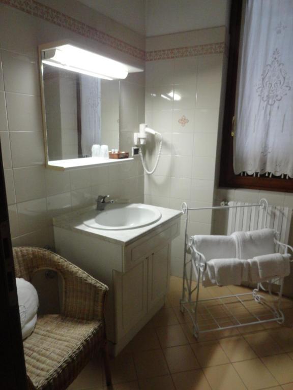 Albergo & Ristorante Selvatico Rivanazzano Terme Bilik gambar