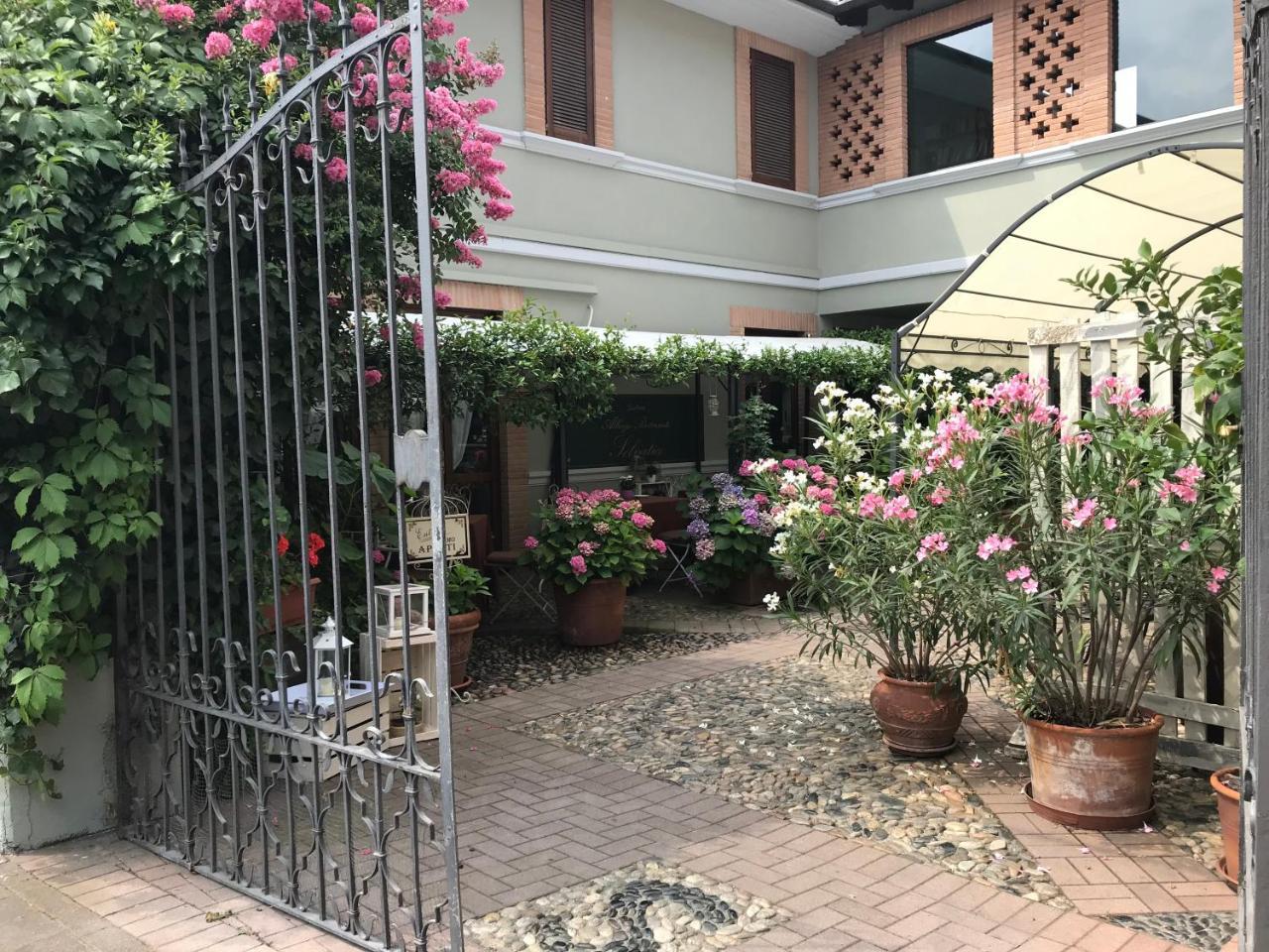 Albergo & Ristorante Selvatico Rivanazzano Terme Luaran gambar